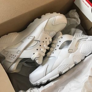 Nike sneakers size4y